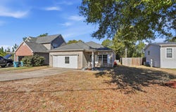 2457 S Lakeview Drive, Crestview, FL 32536