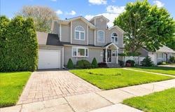 157 Manor Street, Plainview, NY 11803