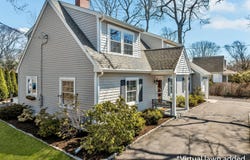 70 Lakeview Avenue, Falmouth, MA 02540