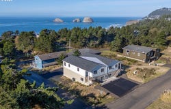 120 CRESCENT St, Tillamook, OR 97141