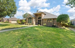 405 Lincoln Oaks Drive, Burleson, TX 76028