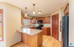 1213 N Pekin Pl, Sioux Falls, SD 57107