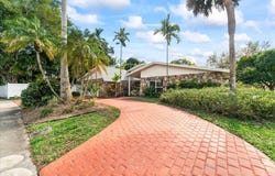 8600 Gatehouse Rd, Plantation, FL 33324