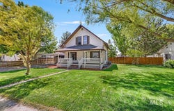 712 Yakima Ave, Filer, ID 83328