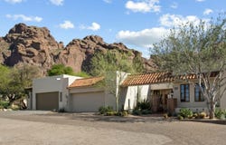 5804 N ECHO CANYON Lane, Phoenix, AZ 85018