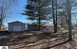 559 Gitchegumee Drive, Buckley, MI 49620