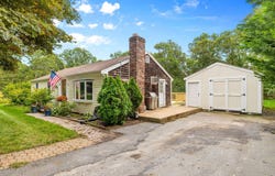 19 Essex Road, Mashpee, MA 02649