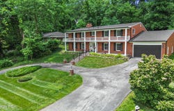 2911 Seneca Park Rd, Louisville, KY 40205