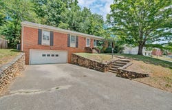 3331 Longhorn RD, Roanoke, VA 24018