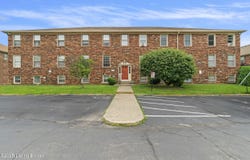 1007 Lake Pl, Louisville, KY 40222