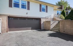 1 Longfellow Ln, Clark Twp., NJ 07066-1638