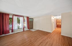 562 WAGON ROAD DR, Salem, OR 97317