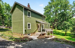 28 Old Clinton Road, Raritan Twp, NJ 08822