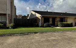 1132 Sunmeadow Dr, Beaumont, TX 77706