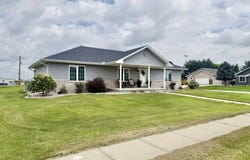 1302 CLAIRMONT CIR, Sergeant Bluff, IA 51054