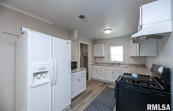 572 ROOSEVELT Street, Creve Coeur, IL 61610