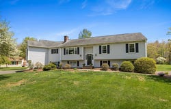 3 River Edge Drive, Newtown, CT 06482