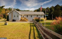 222 ZIMMERMAN Avenue, CHESILHURST, NJ 08089