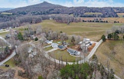 423 S Main St, Byrdstown, TN 38549