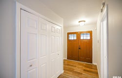 5317 N WOODVIEW Drive, Peoria, IL 61614