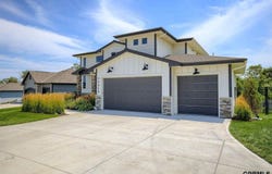 11313 Sunburst Drive, Papillion, NE 68046