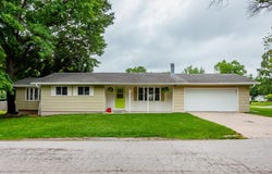 80 Pennsylvania Street, Carlisle, IA 50047