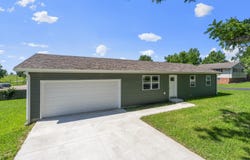 407 W Adamson Street, Miller, MO 65707