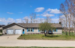 461 Pin Oak Dr, Ida Grove, IA 51445