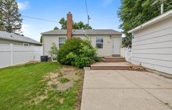 804 19th St, Minot, ND 58703-1804