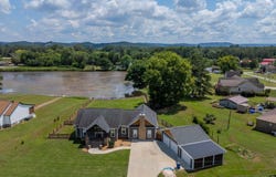 190 Willow Lake Circle, Guntersville, AL 35976