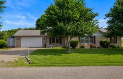 608 E Oaks Road, Urbana, IL 61802