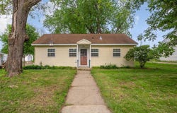 813 Carlton Avenue, Faribault, MN 55021