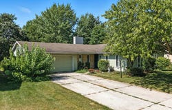 6605 Hillsboro Lane, Fort Wayne, IN 46835-1822
