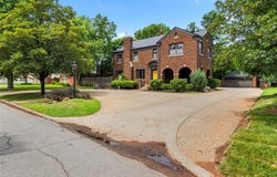 516 S 9th Avenue, Clinton, OK 73601