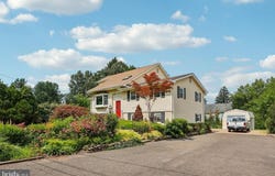 32 N EDGEWATER AVENUE, YARDLEY, PA 19067