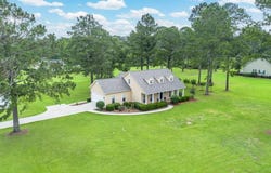 421 Drake Dr, Douglas, GA 31535