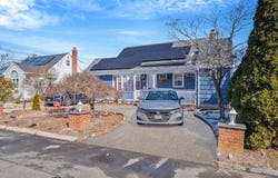 456 N Ontario Avenue, Lindenhurst, NY 11757