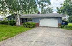 2311 W Oakwood Rd, Oak Creek, WI 53154