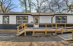 1113 N School St, Augusta, KS 67010-1558