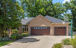 8006 Lawton Oaks Court, Fort Wayne, IN 46835-9396
