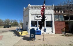 284 Lincoln St, Riverton, NE 68972