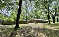 305 N Heard Street, Senatobia, MS 38668