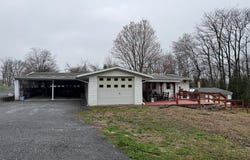21 CREST Lane, PALMYRA, PA 17078