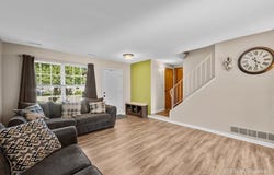 902 Oak Valley Drive, Cary, IL 60013