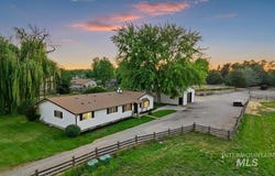 6085 N Garrett St, Garden City, ID 83714