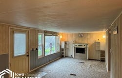 708 Main Street, Gravity, IA 50848