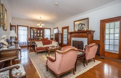 1118 S Lindsay Street, Gainesville, TX 76240