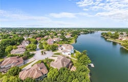 724 NE Seabrook Circle, Lee's Summit, MO 64064
