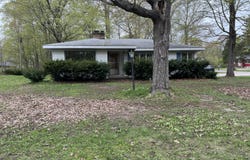 647 W Ford DR, Sault Ste Marie, MI 49783