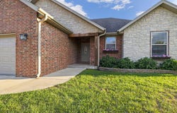 1910 E Whetstone Drive, Ozark, MO 65721